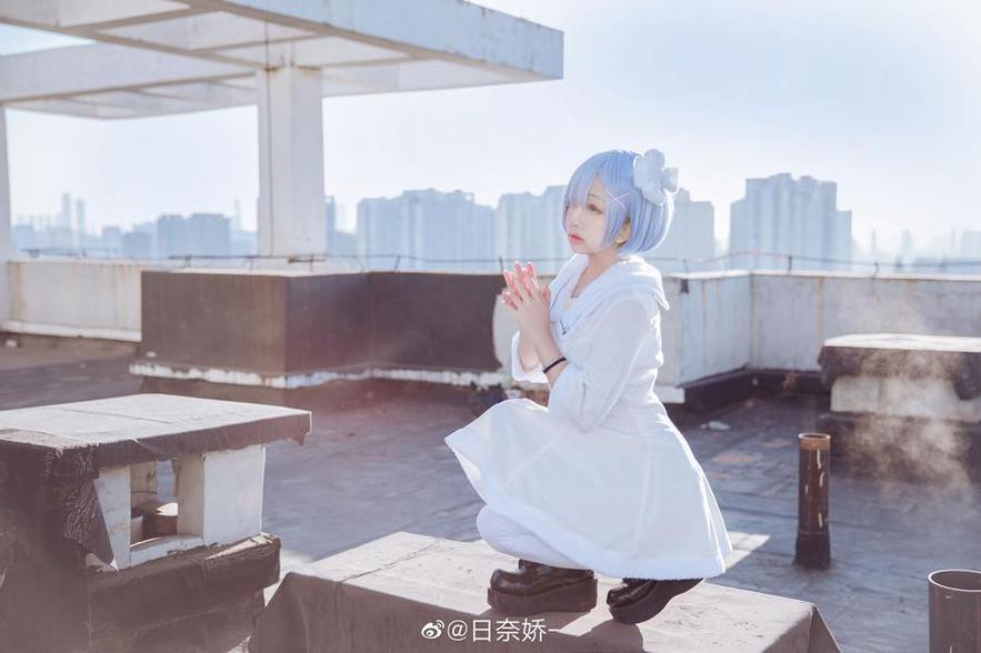 摄影大师透过镜头，照出日奈娇百合黑白的灵魂