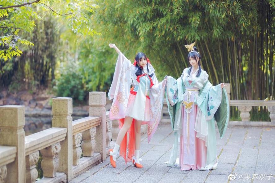 果哝双子身高：午后花园中的梦幻原图