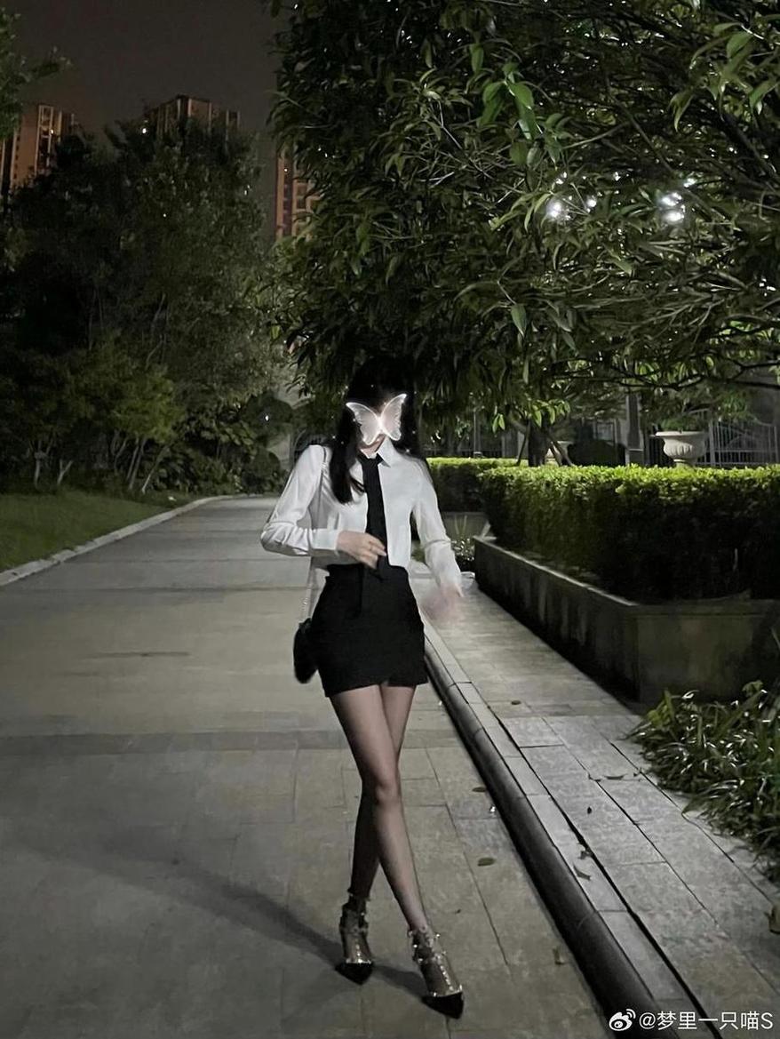 梦里一只喵脸：白纸黑色的艺术，coser们的全新作品集