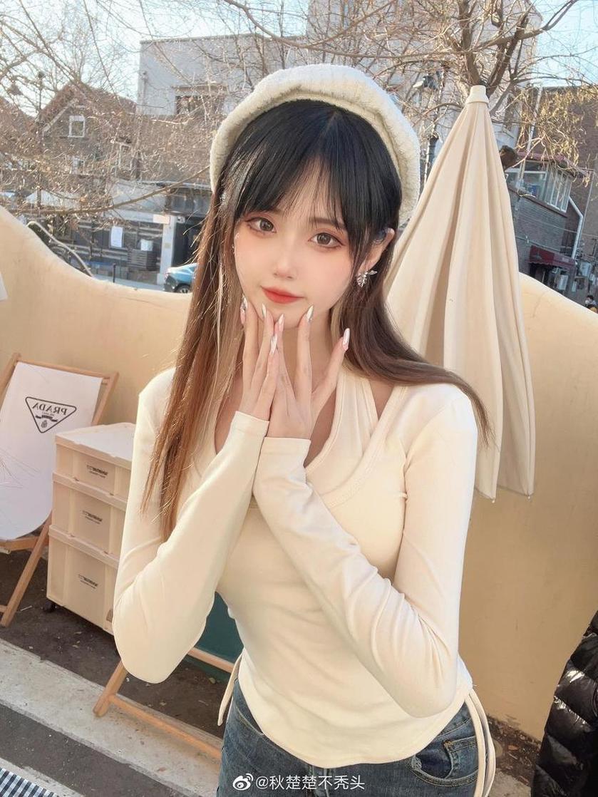 色彩斑斓的秋楚楚不秃头全部cos照片，让你的眼睛为之一亮