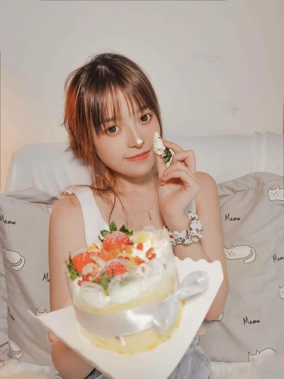 图片中的草莓味的奈奈兔枕头，是我最温柔的依靠。