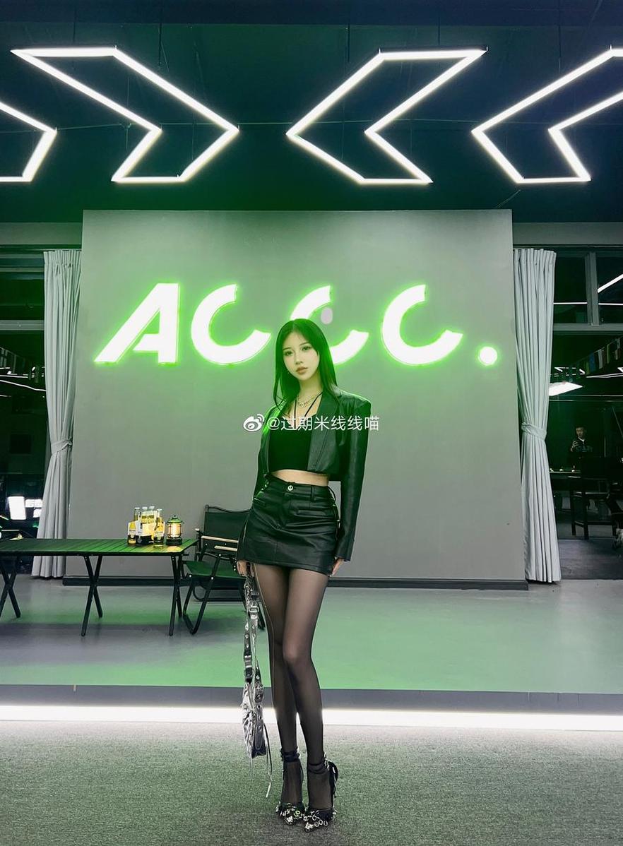 过期米线线猫cos，天籁之音婀娜多姿