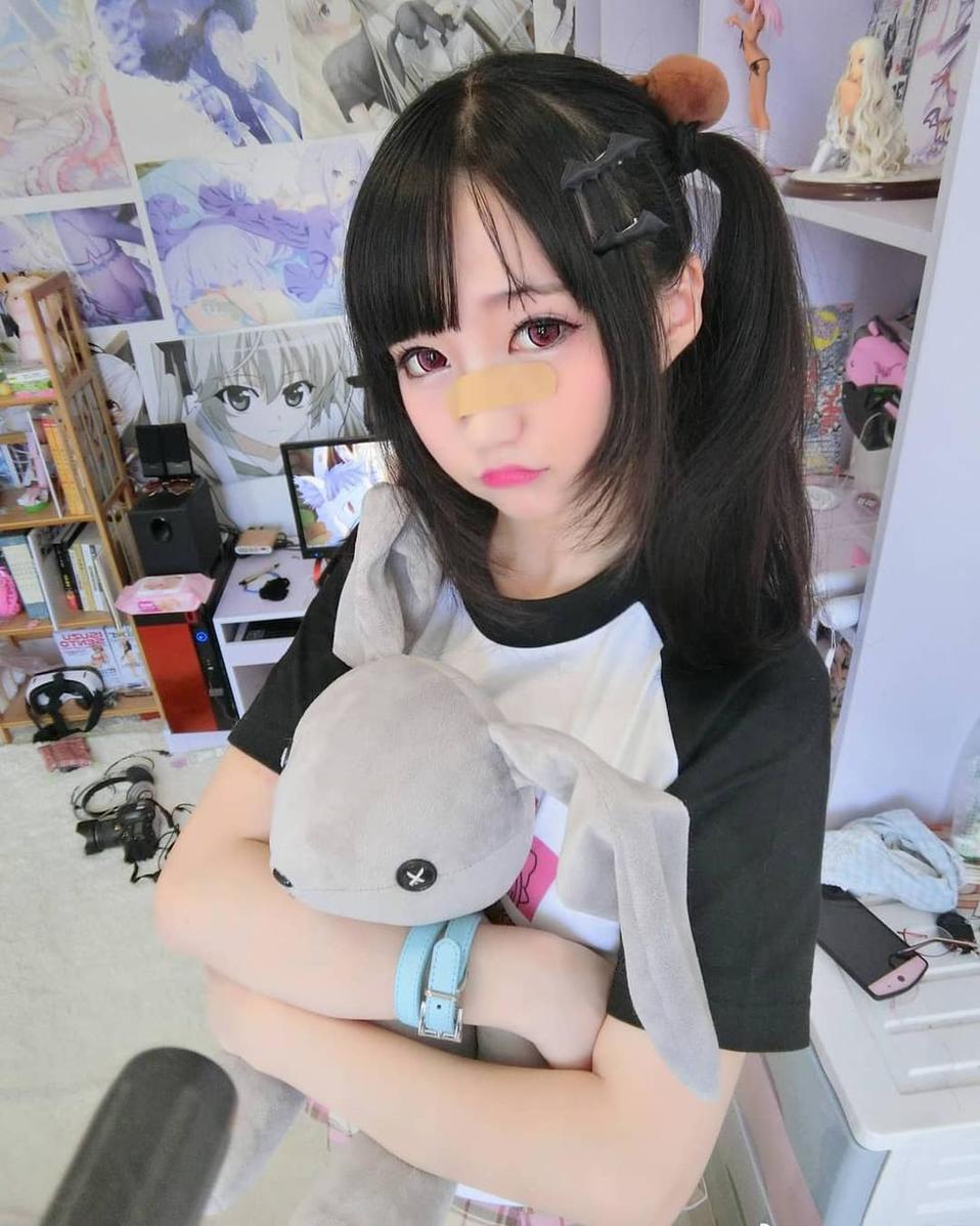 魔物喵女子高生的照片更新，穿越到奇妙的异世界