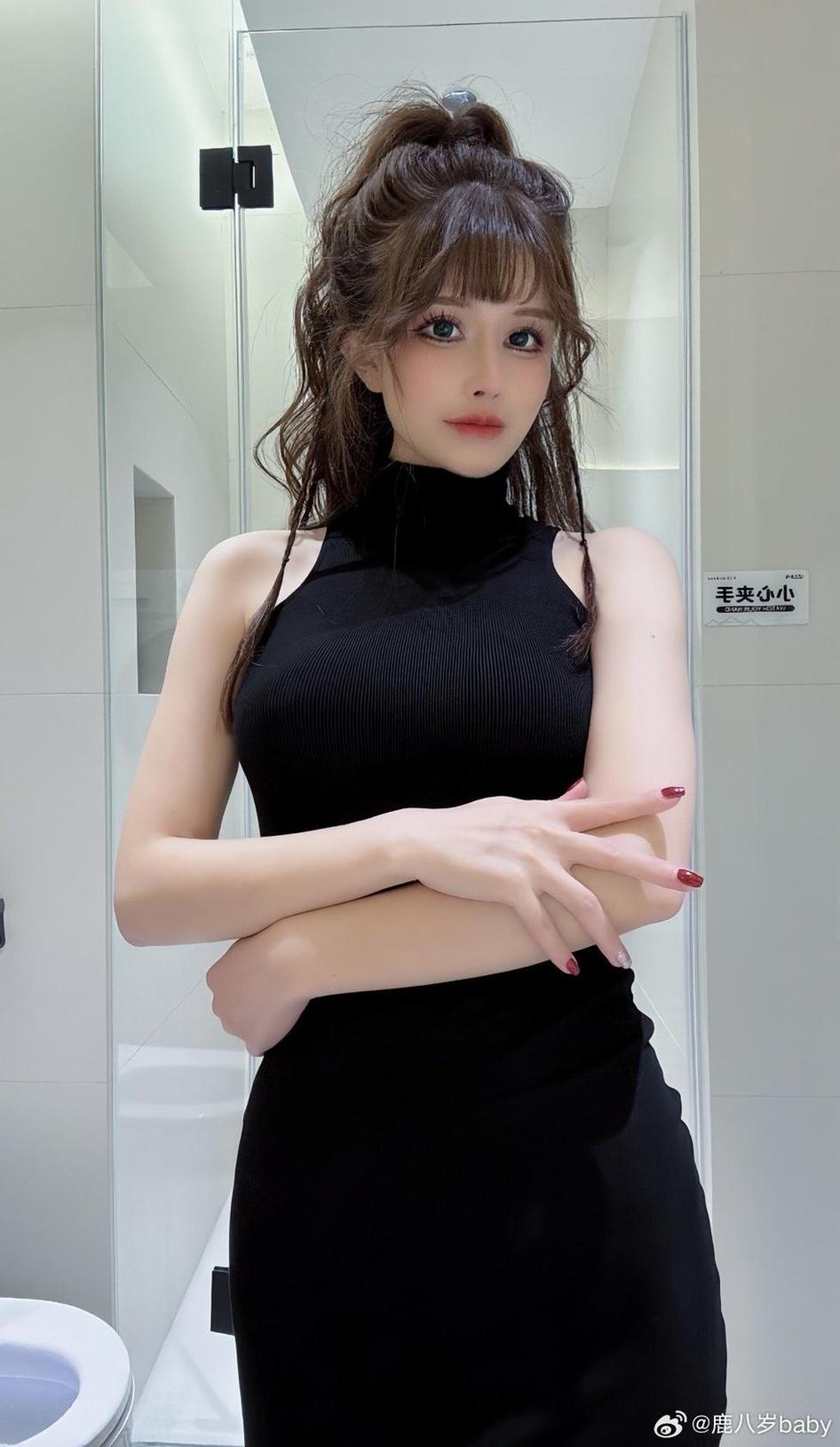 她是这个cos作品中最美的鹿八岁神明少女，我终于拿到了她的照片。