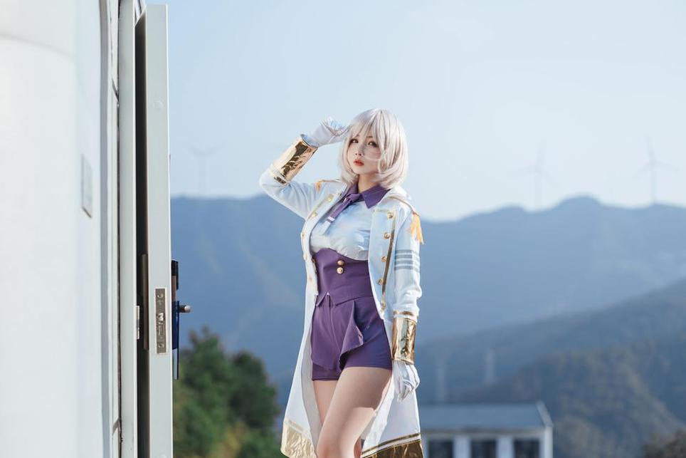 凉凉子rioko在线的cosplay照片，展现了她的丰富想象力和创造力