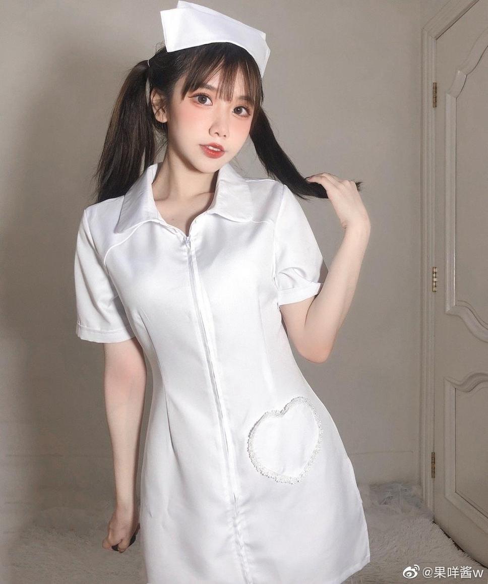 果咩酱黑呆cosplay图包合集：跨越时空的邂逅