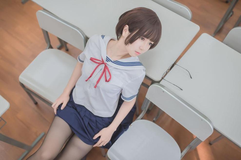 无删照片奉上：白金saki眼镜