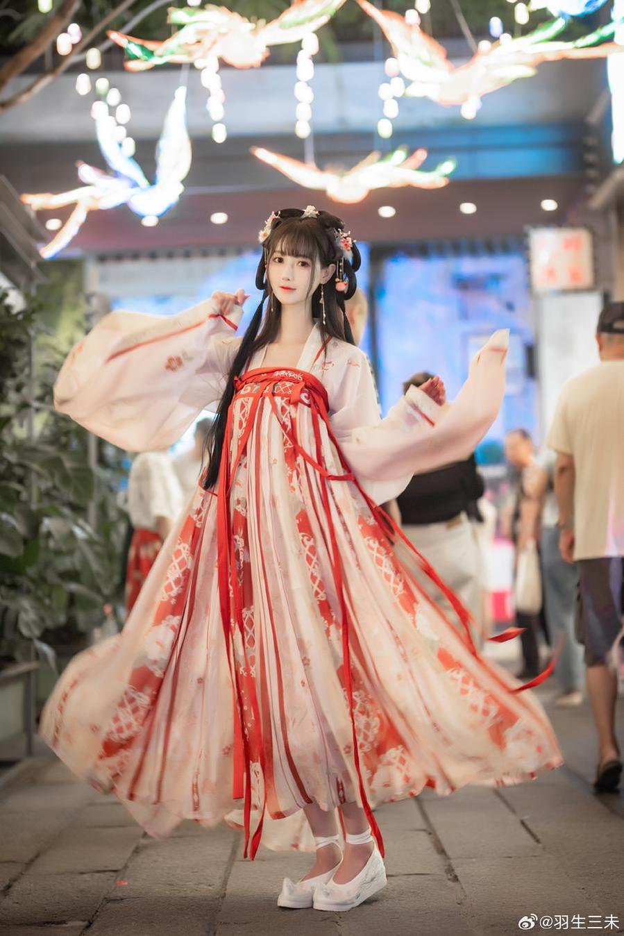美妆篇肯定要有的一位：羽生三未真名的cos秀