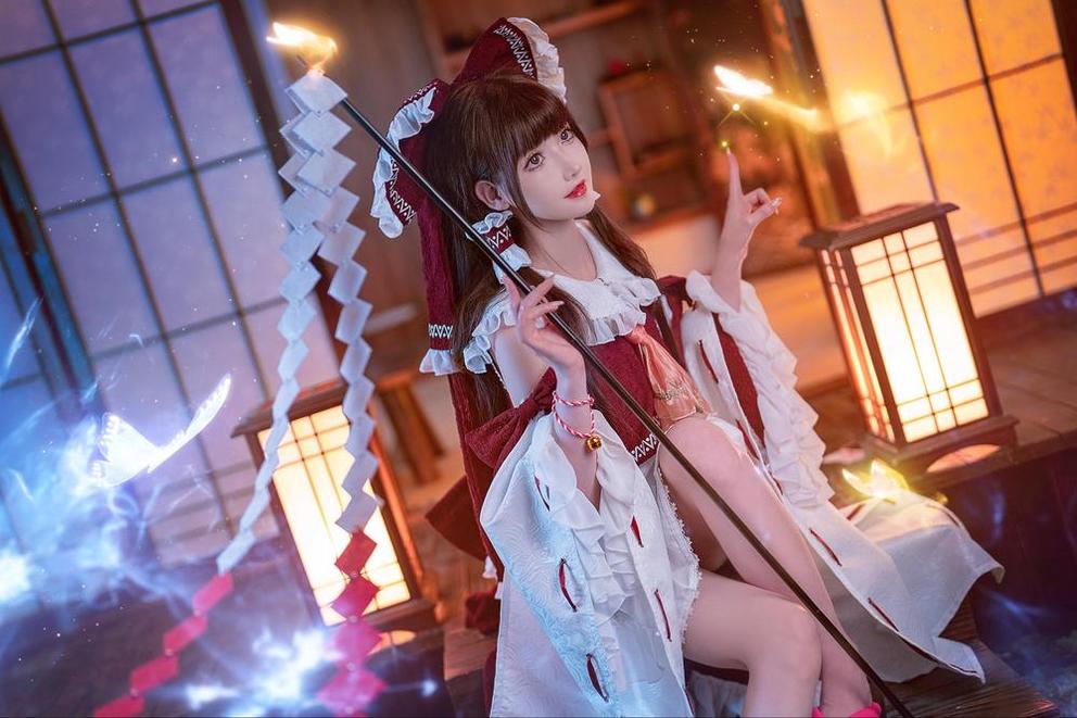 快来欣赏露儿大魔王车模照片的最新美图