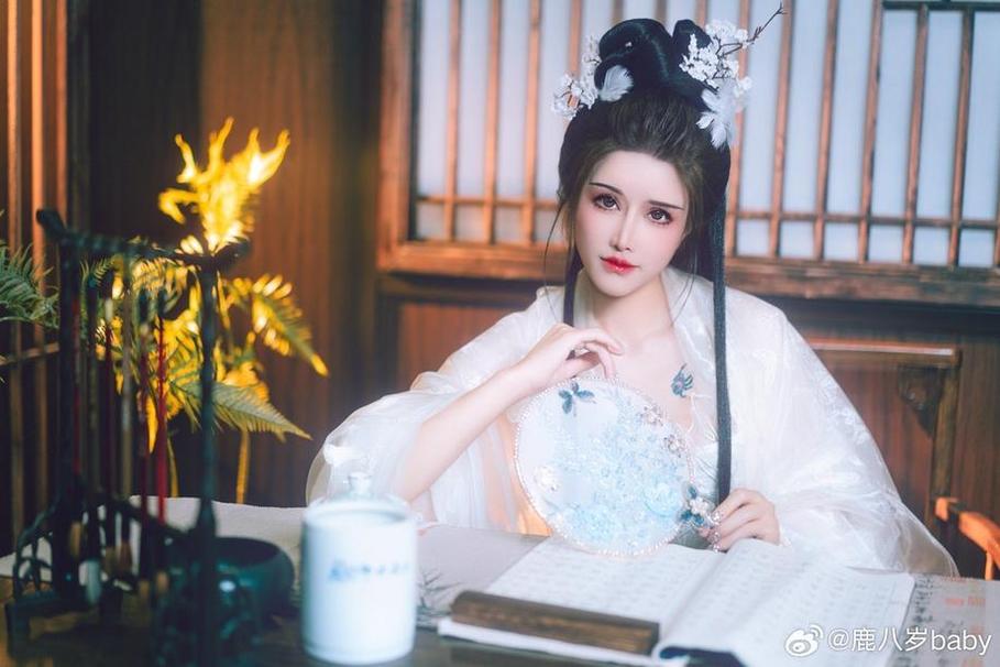 鹿八岁图集：养眼美图大放送，coser新宠